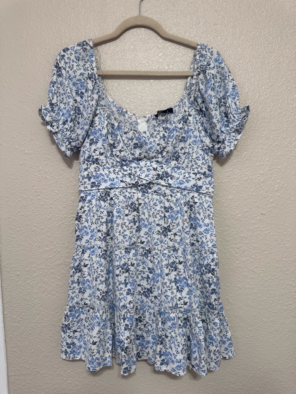 Trixxi White and Blue Floral Puff-Sleeve Mini Dress